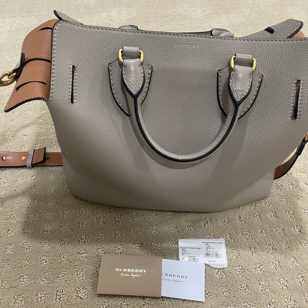 Burberry tote like new